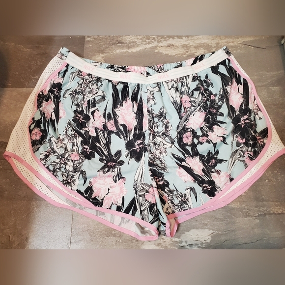 NWOT Nike Dri-Fit Tempo mini shorts. Floral. Blue, pink, black, white. Liner. 2X - Picture 2 of 13